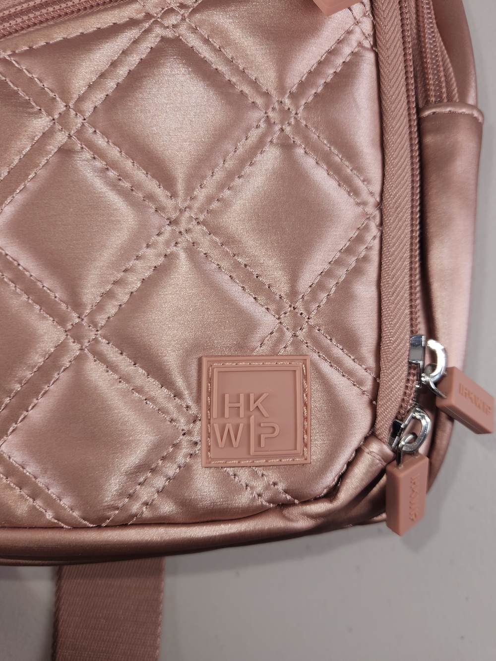 Ihkwip NWT THE CONVERTIBLE SIDEKICK SLING BACKPACK - Rose Gold WOVEN - Picture 2 of 16